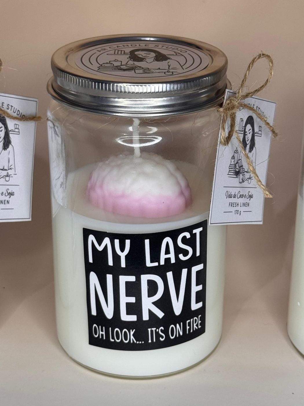 Vela decorativa em jarra de vidro com etiqueta personalizada My Last Nerve